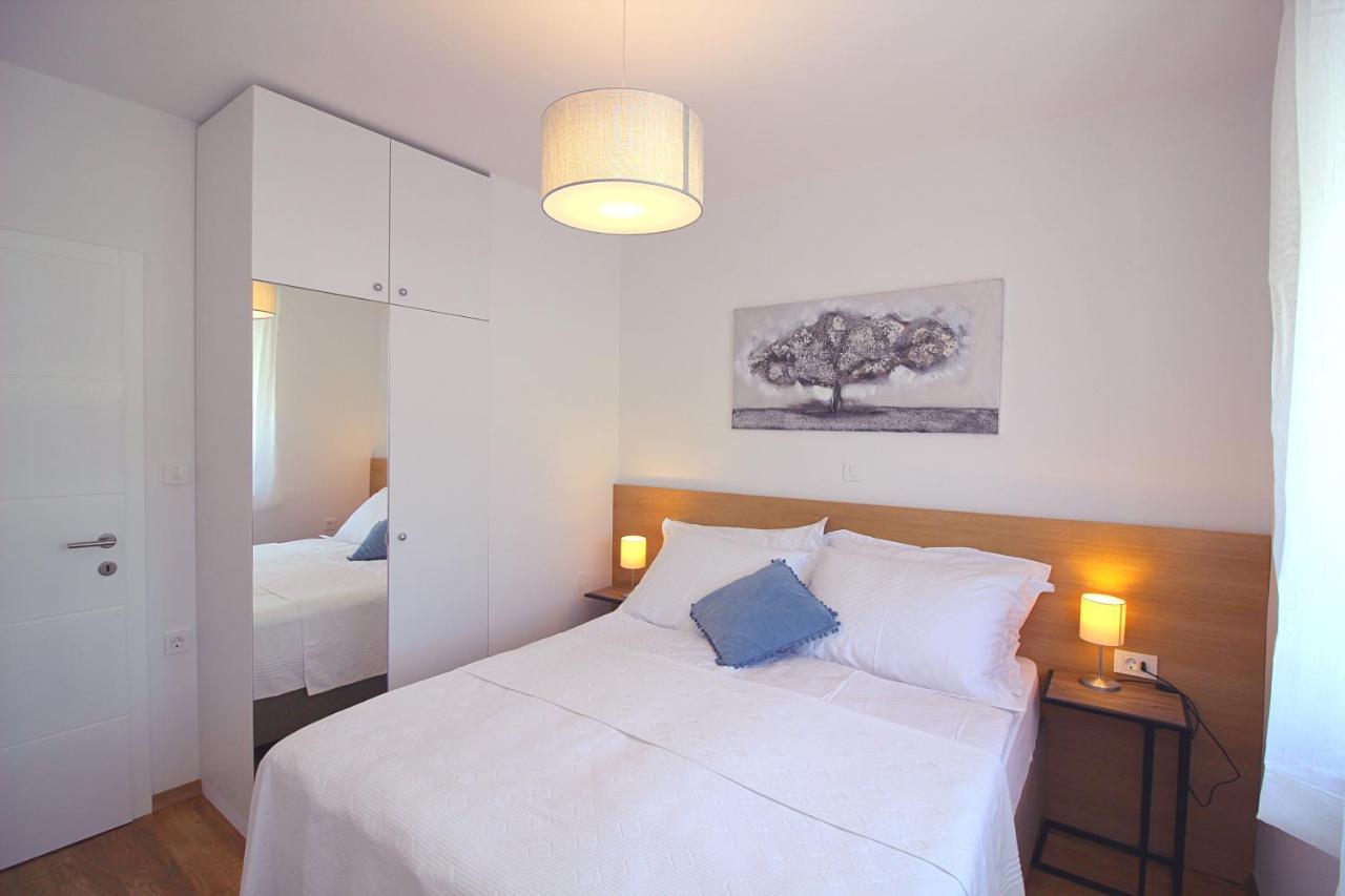 Sun Apartments Primošten Eksteriør billede
