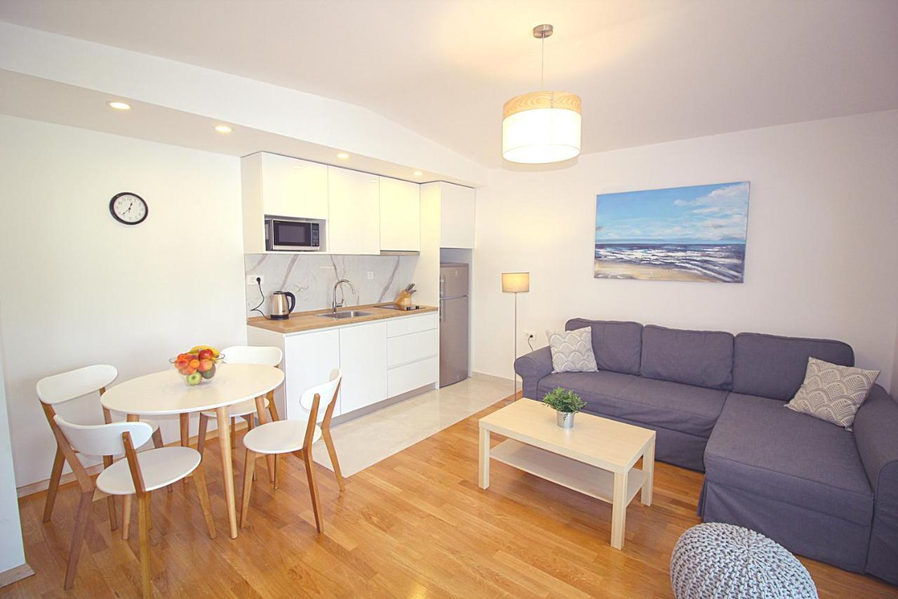 Sun Apartments Primošten Eksteriør billede
