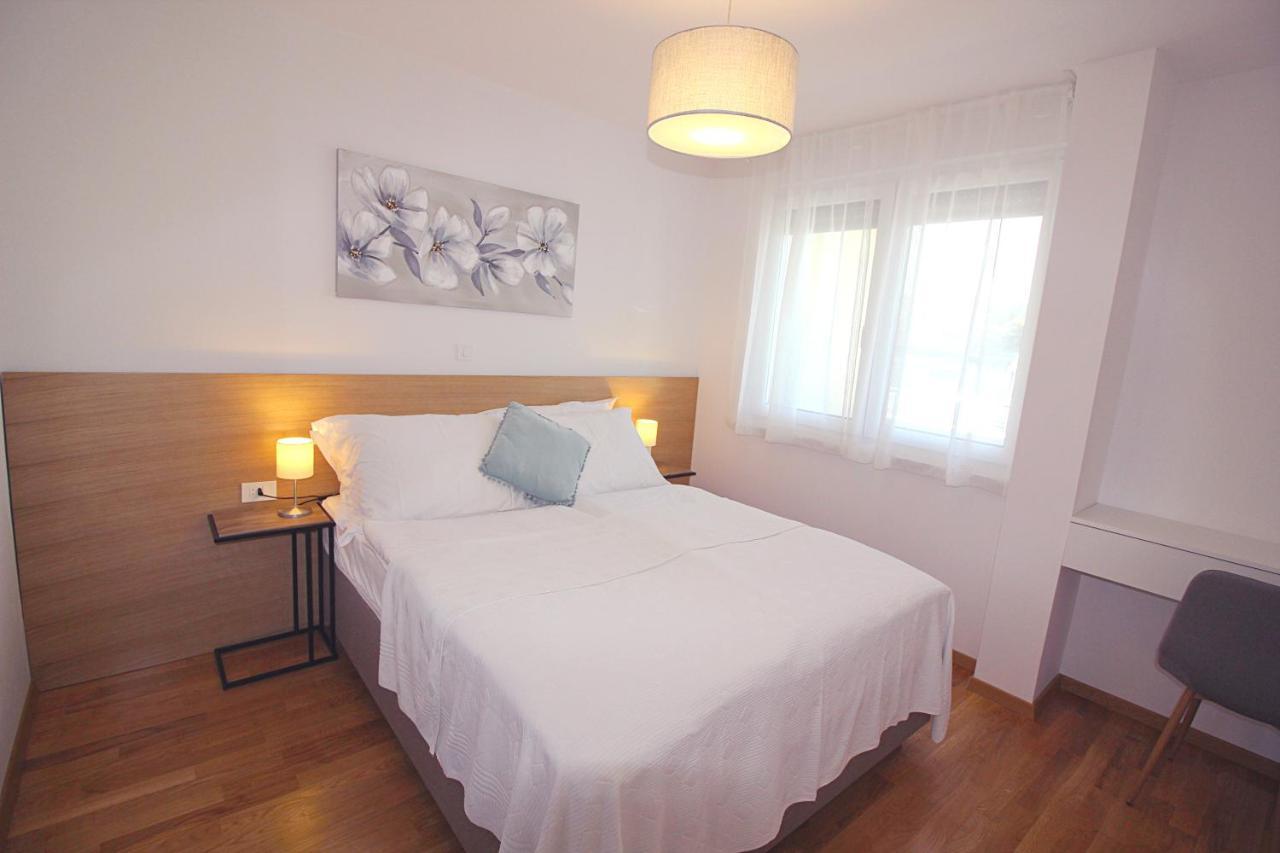 Sun Apartments Primošten Eksteriør billede
