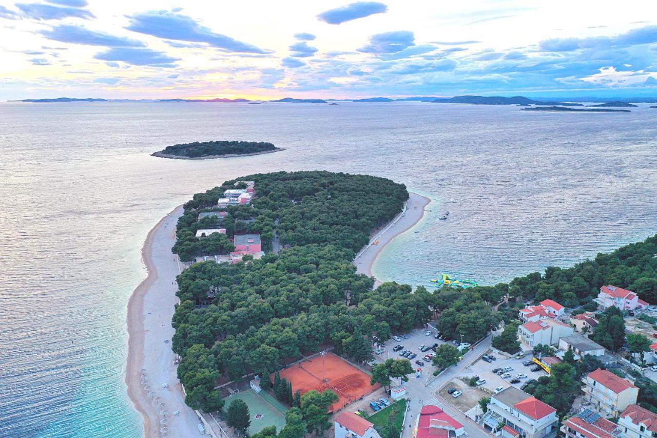 Sun Apartments Primošten Eksteriør billede